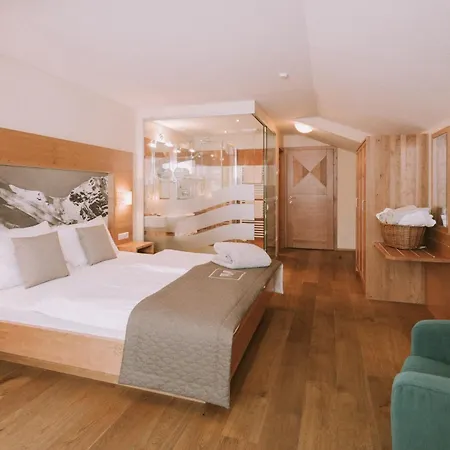 Montana Otel