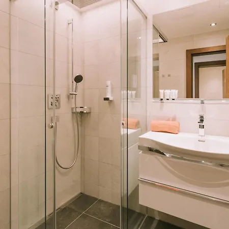 Otel Montana 4*